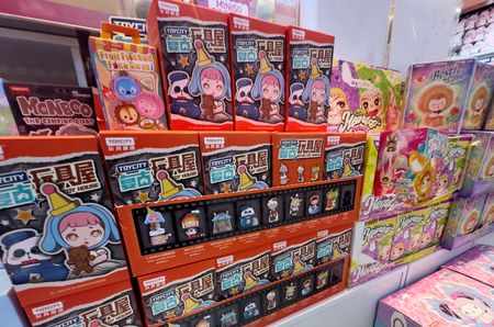 tagreuters.com2025binary_LYNXMPELAD0JN-VIEWIMAGE