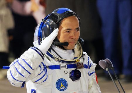 tagreuters.com2025binary_LYNXMPEL9U0ZZ-VIEWIMAGE