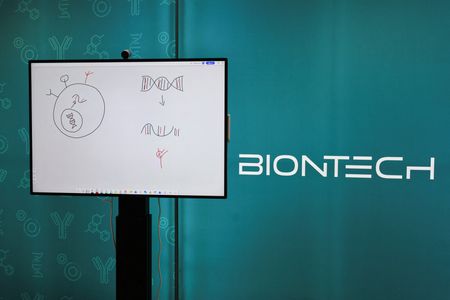 tagreuters.com2025binary_LYNXNPEL870Q2-VIEWIMAGE