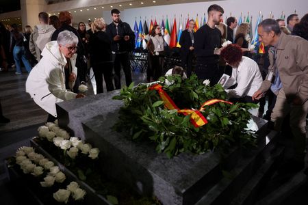 tagreuters.com2025binary_LYNXMPEL9T0CQ-VIEWIMAGE