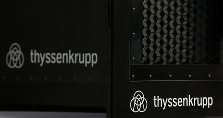 tagreuters.com2025binary_LYNXNPEL250OR-VIEWIMAGE