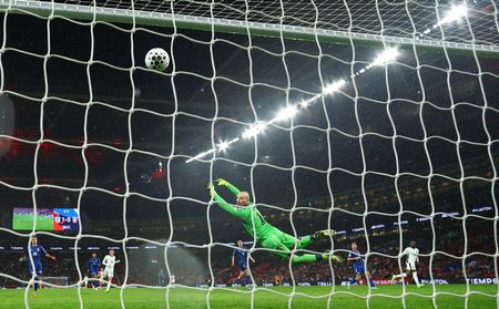 tagreuters.com2025binary_LYNXMPELAC18D-VIEWIMAGE