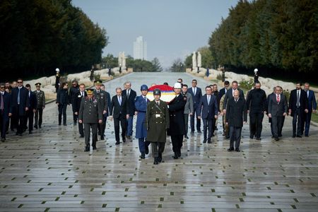 tagreuters.com2025binary_LYNXMPELAI0QP-VIEWIMAGE