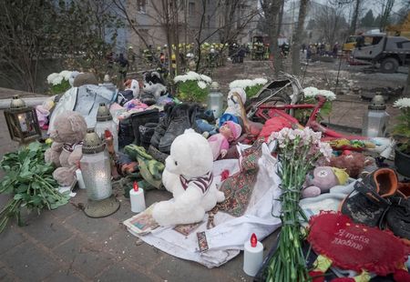 tagreuters.com2025binary_LYNXMPELAJ0C4-VIEWIMAGE