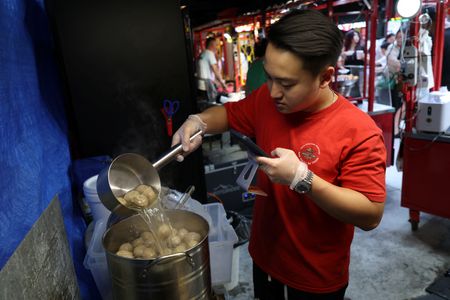 tagreuters.com2025binary_LYNXMPELAN00Y-VIEWIMAGE